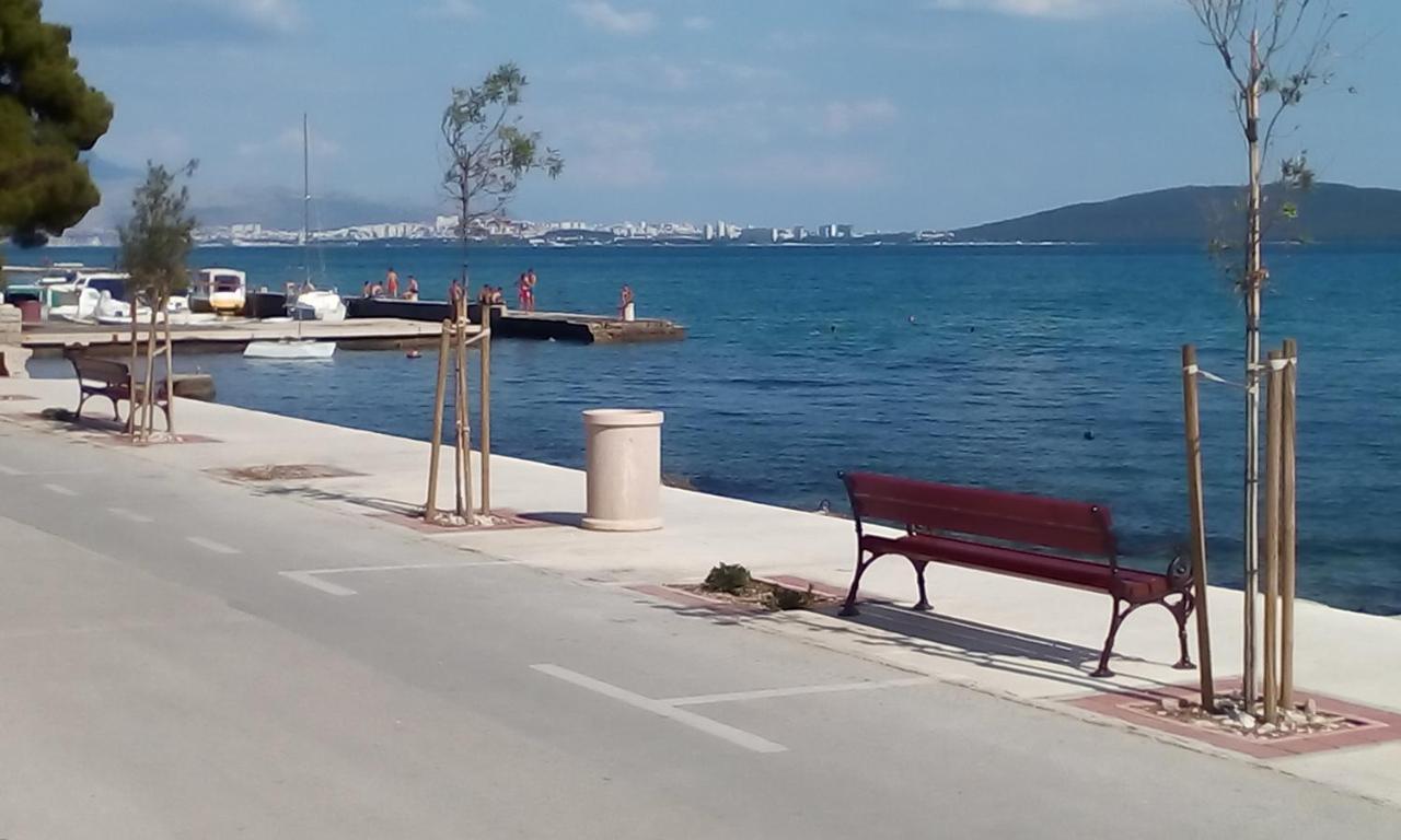 Apartman Figaro Pogled Od Milijun Dolara, 2 Tusa, 2 Wc Kaštela Exterior foto