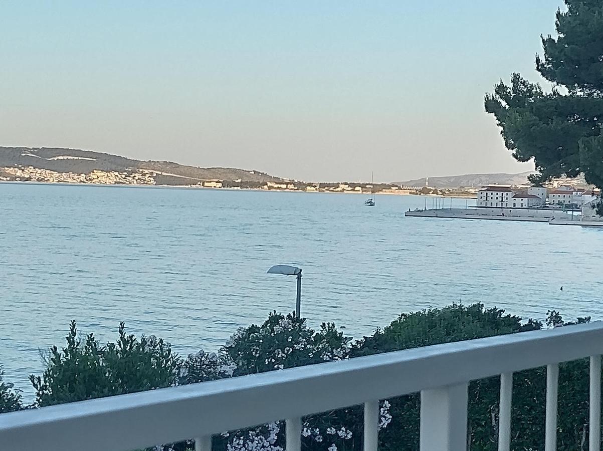 Apartman Figaro Pogled Od Milijun Dolara, 2 Tusa, 2 Wc Kaštela Exterior foto