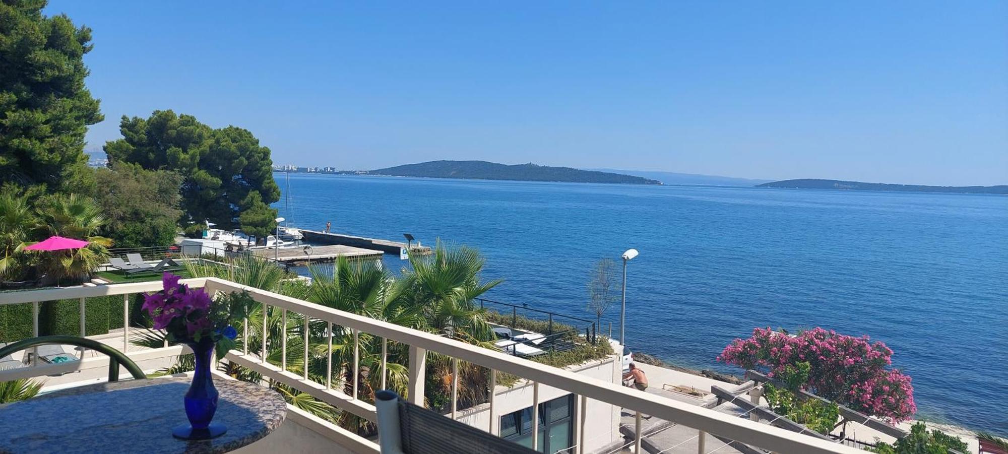 Apartman Figaro Pogled Od Milijun Dolara, 2 Tusa, 2 Wc Kaštela Exterior foto